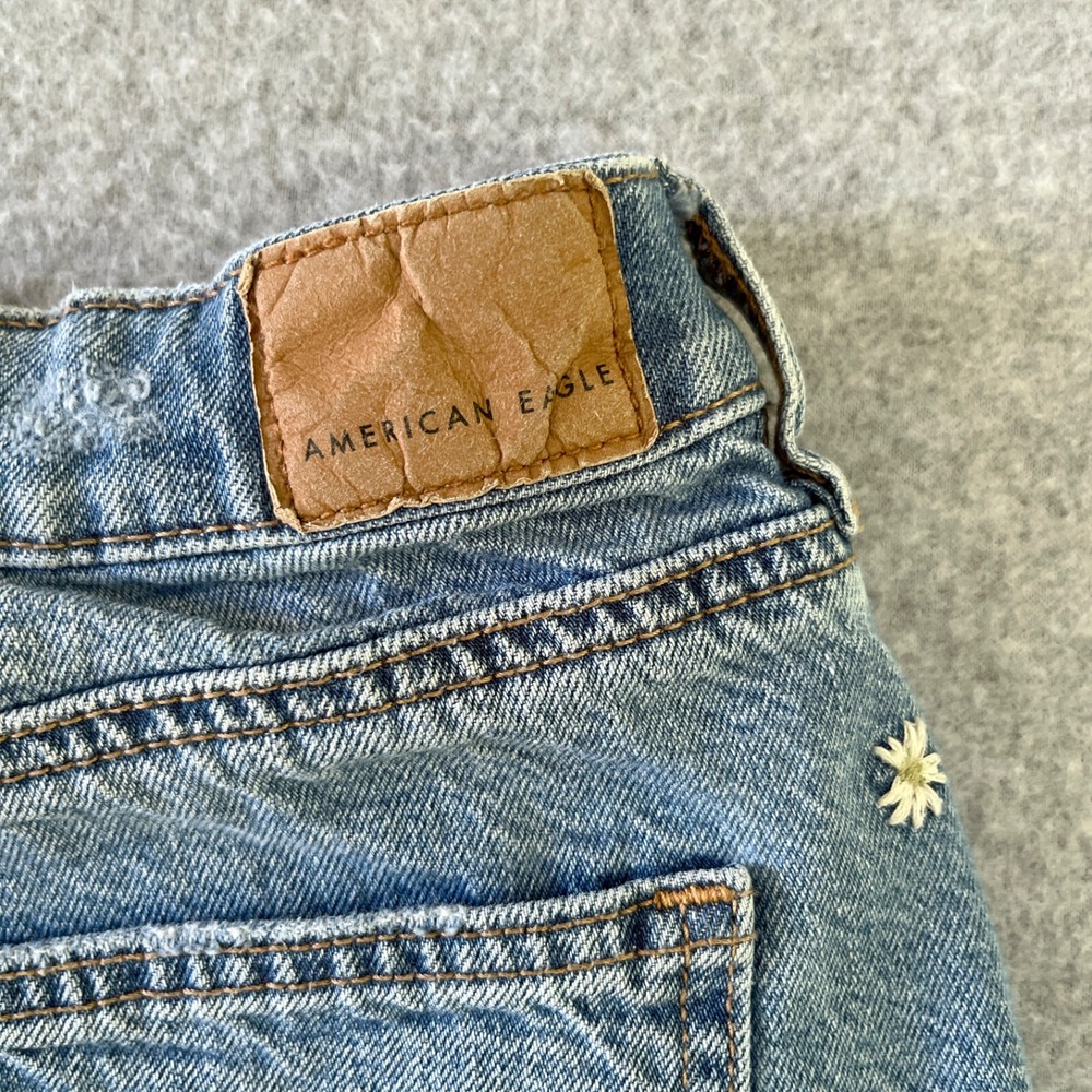 American Eagle Shorts Womens 2 Blue Cutoffs Mom Distressed Ripped Denim - Picture 6 of 11